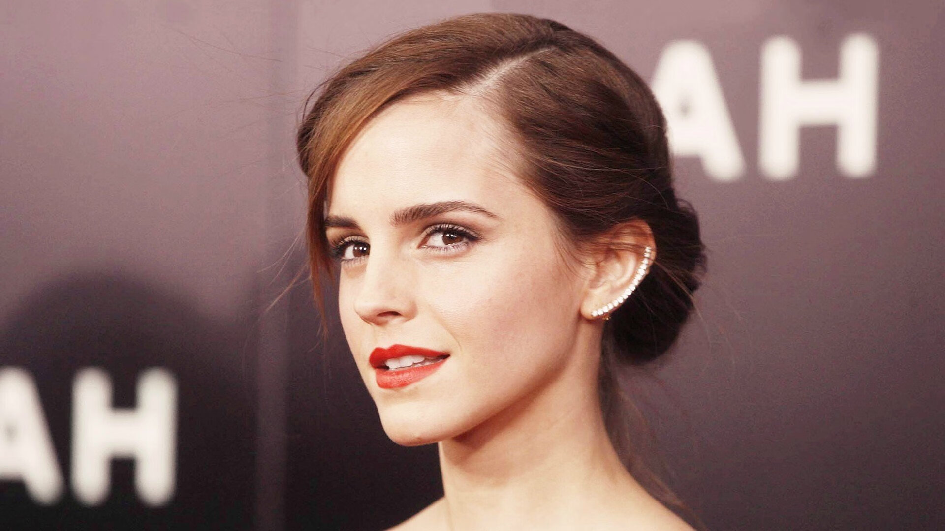 奇库诺娃200米蛙泳决赛强势冲刺抢眼